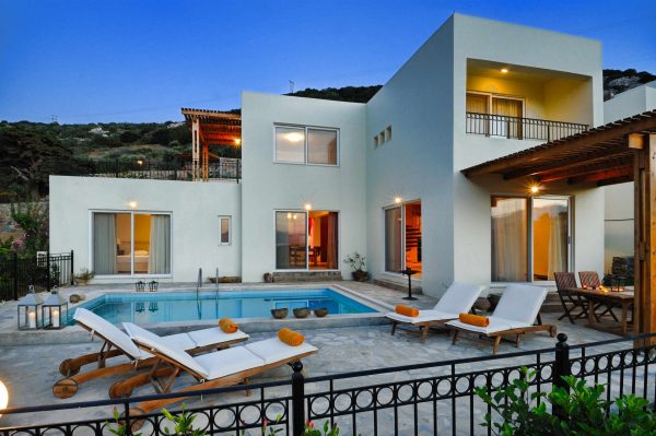 Villa for two to eight people at Istron Bay